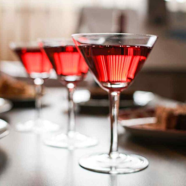 https://sanadentalclinic1.com/wp-content/uploads/2020/01/dine-and-wine-640x640.jpg
