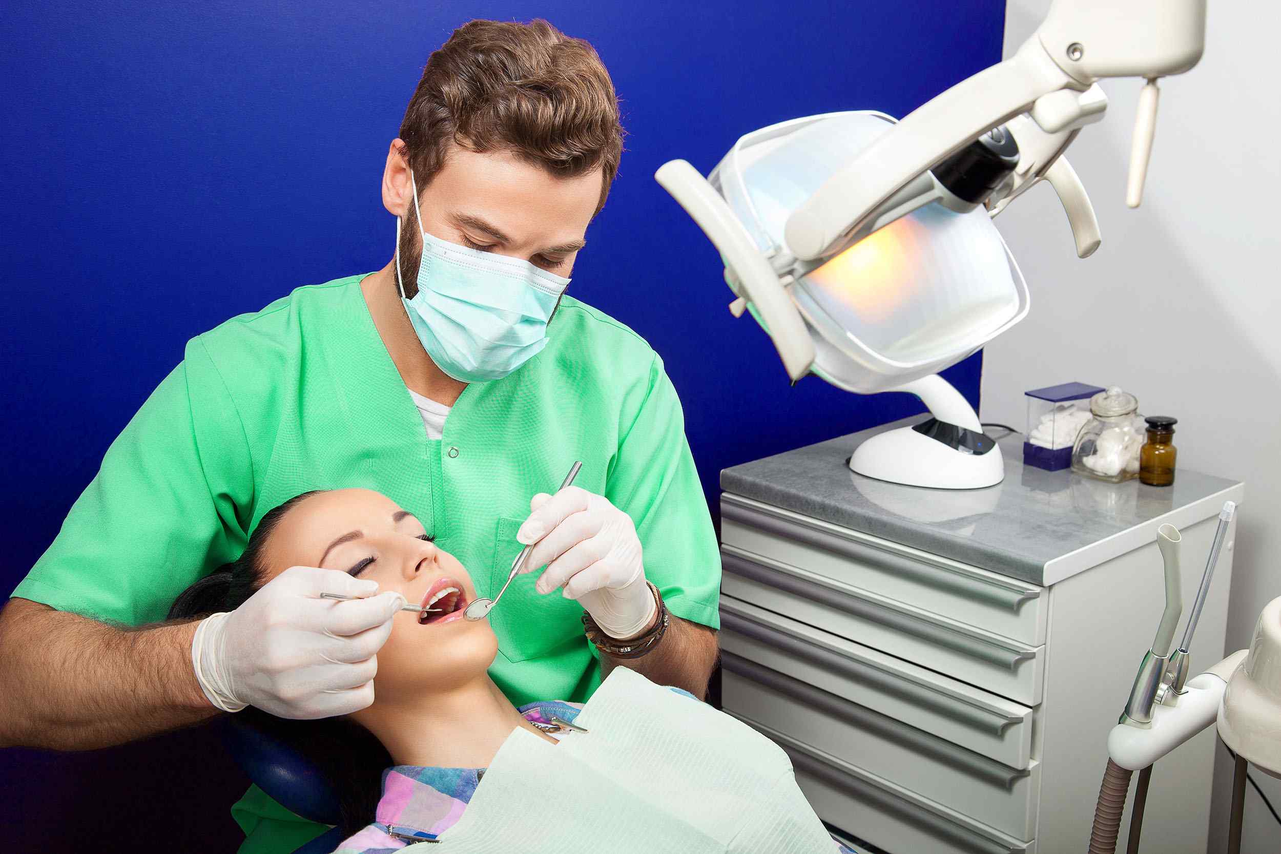 https://sanadentalclinic1.com/wp-content/uploads/2020/02/img-doctor.jpg